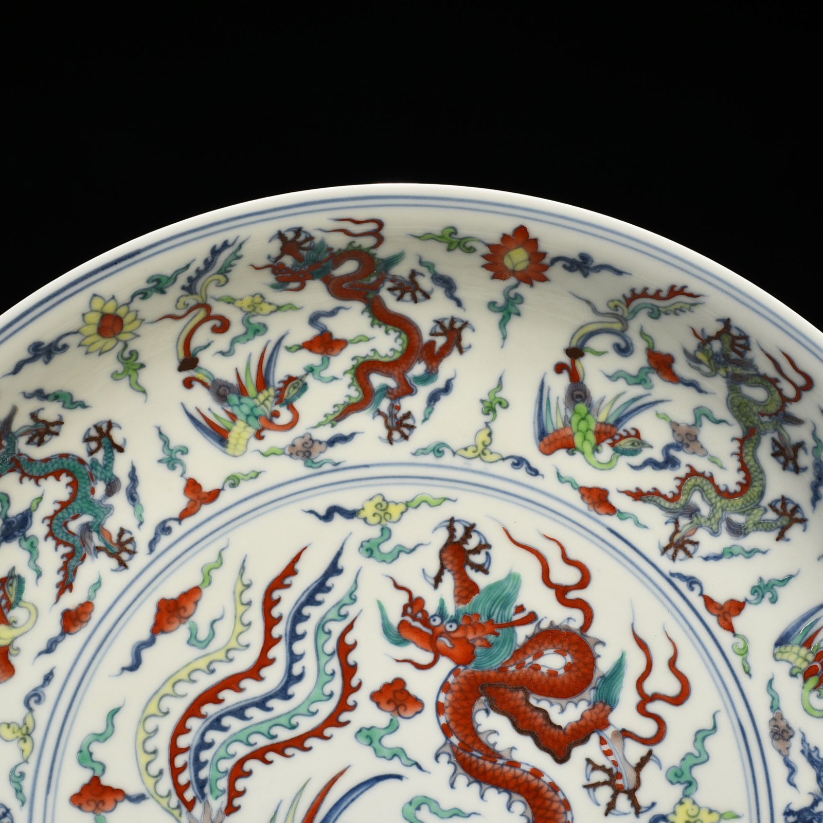 Ming Dynasty Chenghua Doucai colorful nine dragon and nine phoenix pattern dish