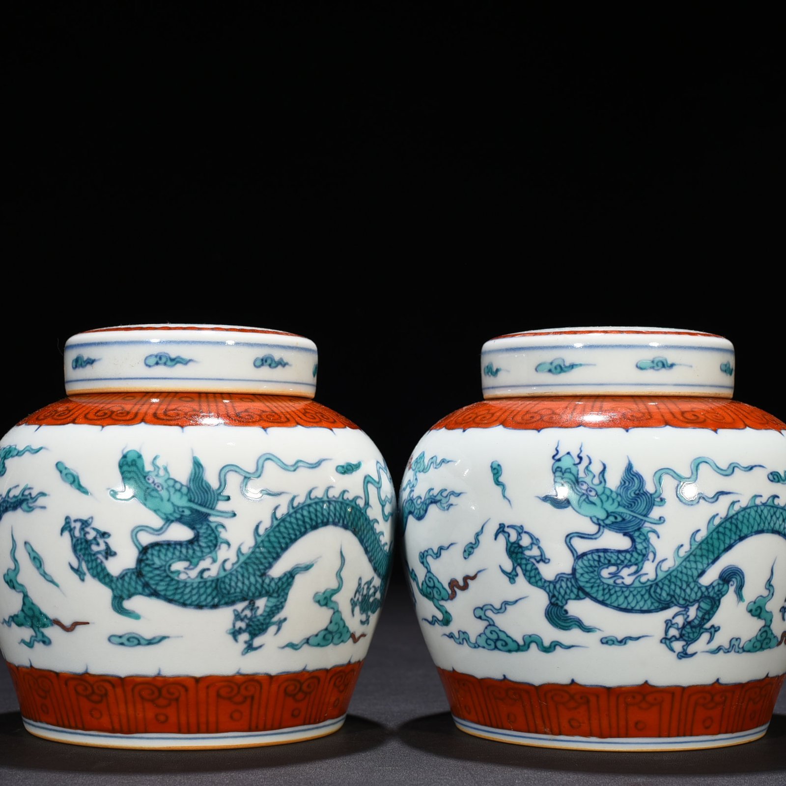 Ming Dynasty Chenghua Doucai colorful purple cloud and dragon pattern Tianzi jar