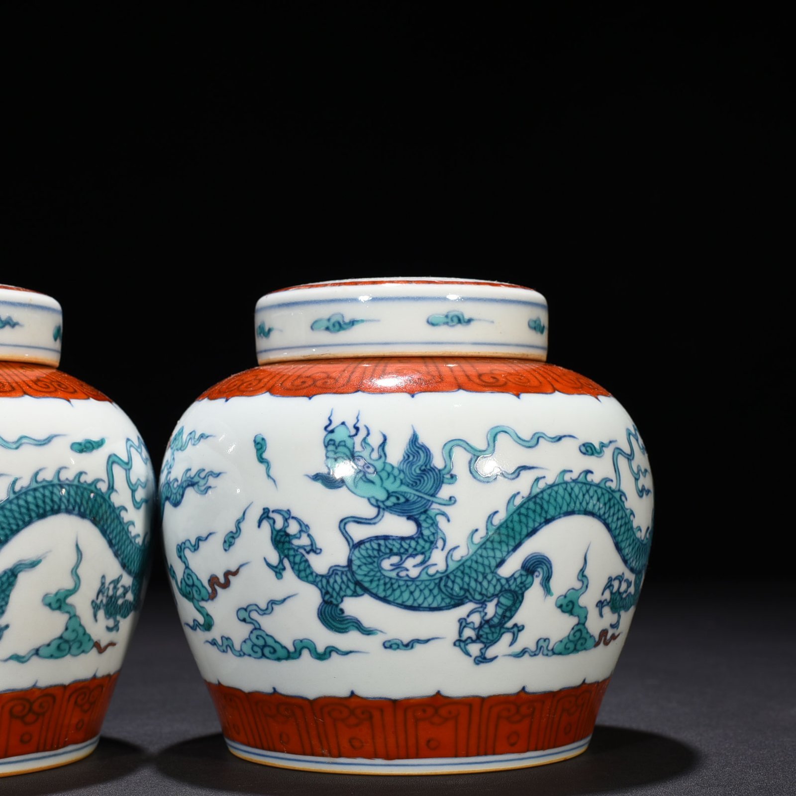 Ming Dynasty Chenghua Doucai colorful purple cloud and dragon pattern Tianzi jar