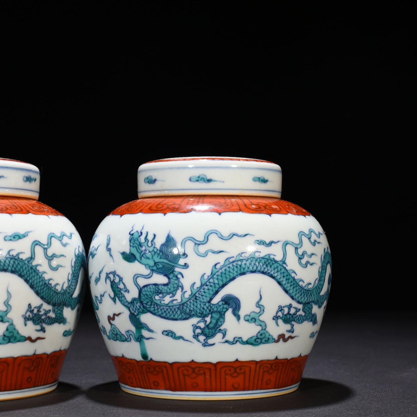 Ming Dynasty Chenghua Doucai colorful purple cloud and dragon pattern Tianzi jar