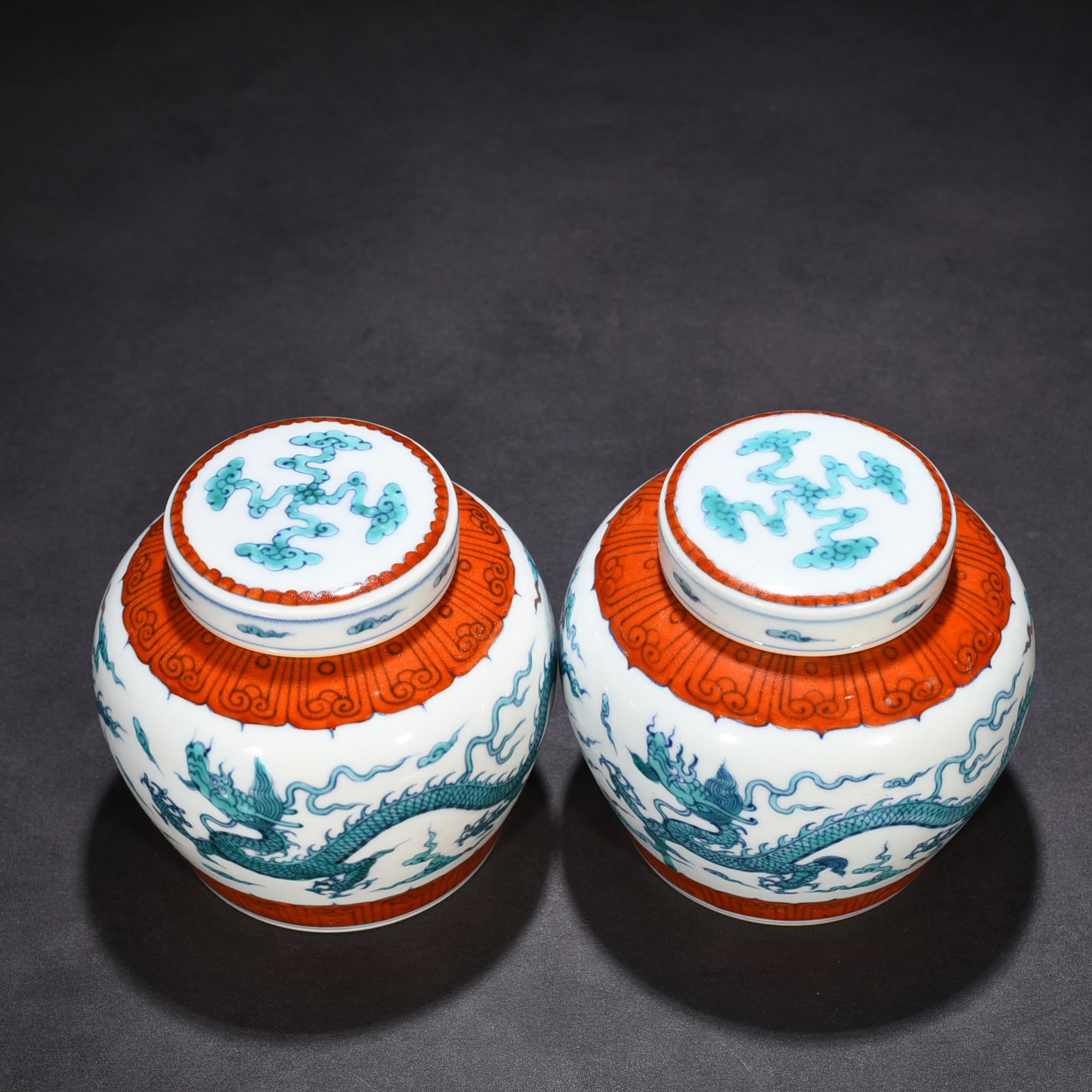 Ming Dynasty Chenghua Doucai colorful purple cloud and dragon pattern Tianzi jar