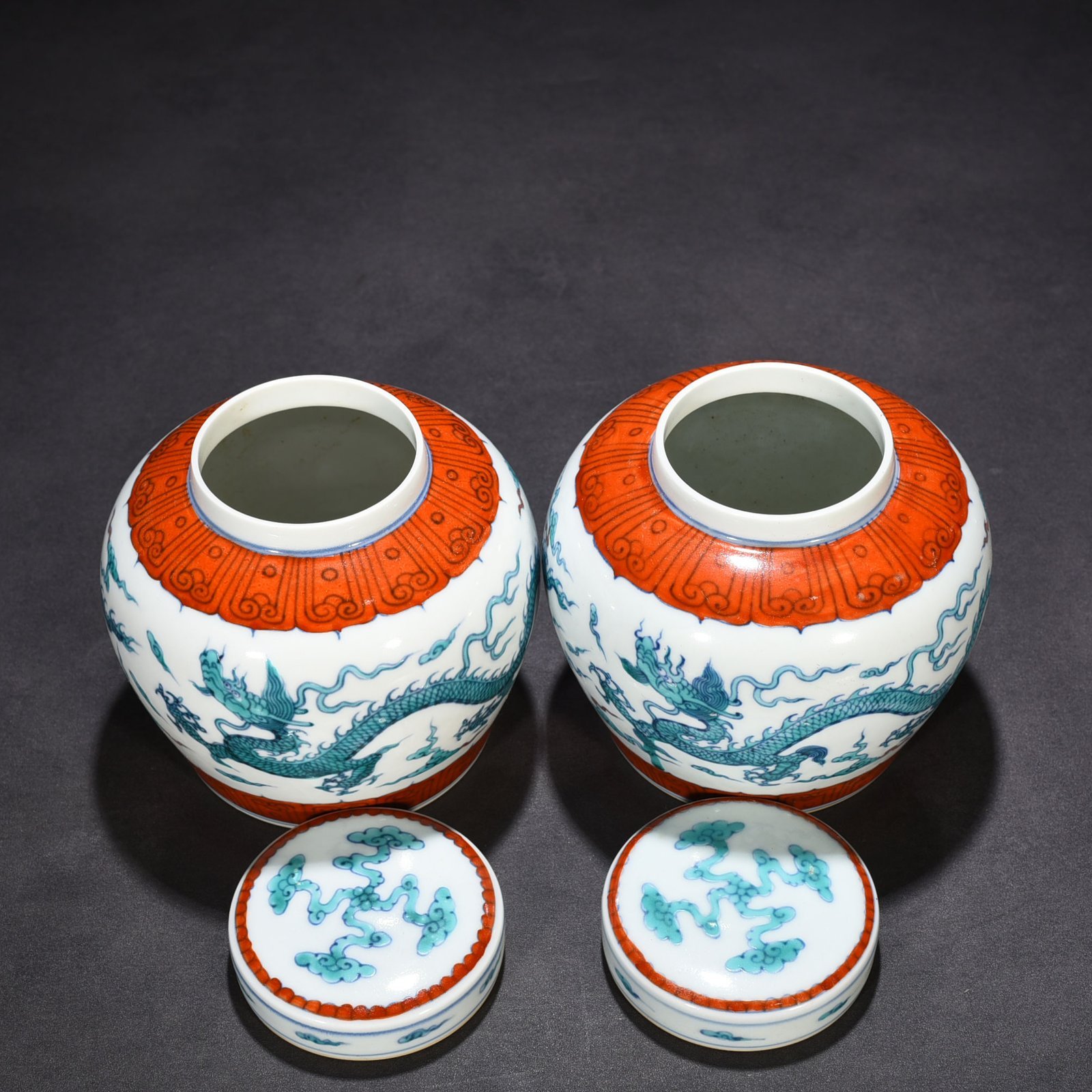 Ming Dynasty Chenghua Doucai colorful purple cloud and dragon pattern Tianzi jar