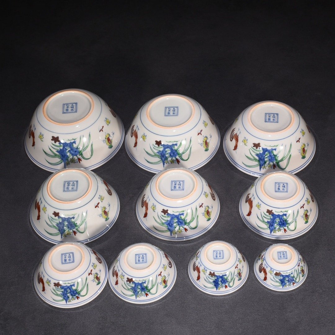 Ming Dynasty Chenghua Doucai colorful family portrait hen pattern bowl