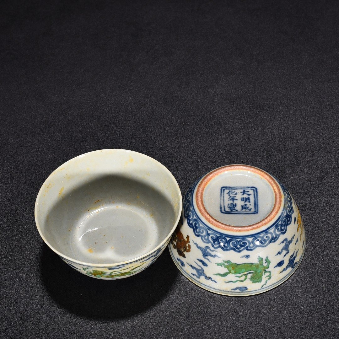 Ming Dynasty Chenghua doucai purple Pegasus pattern cylinder cup