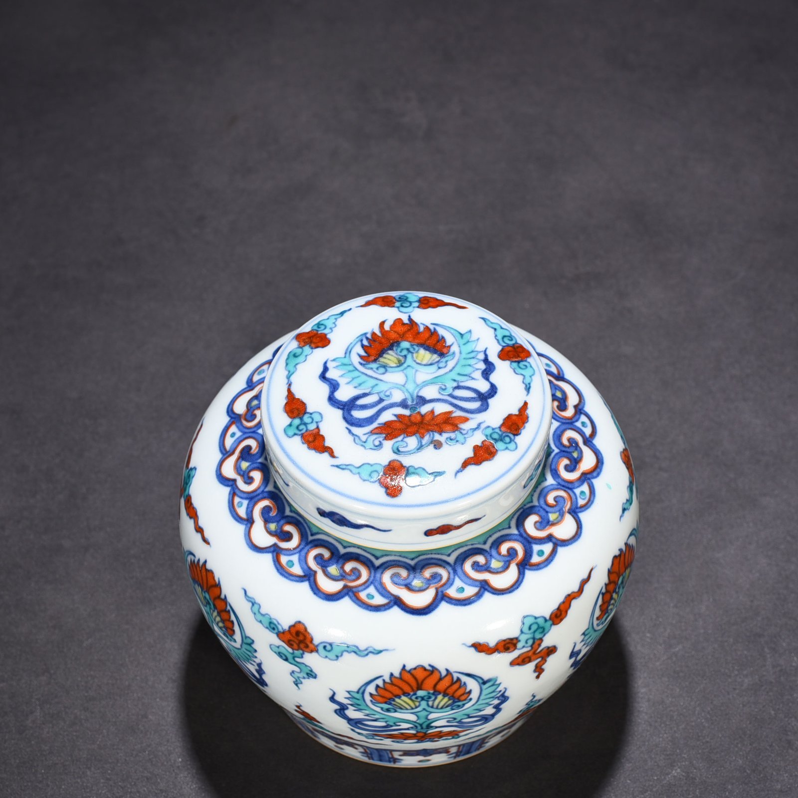 Ming Dynasty Chenghua Dou Cai Zi Bao Xiang Pattern Tian Zi Jar