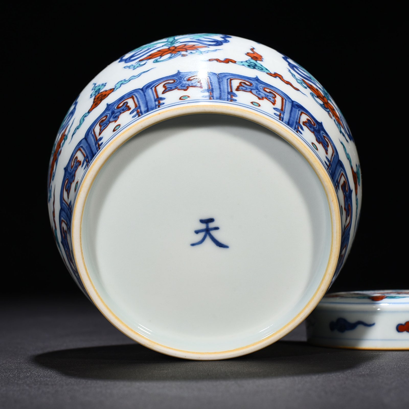 Ming Dynasty Chenghua Dou Cai Zi Bao Xiang Pattern Tian Zi Jar