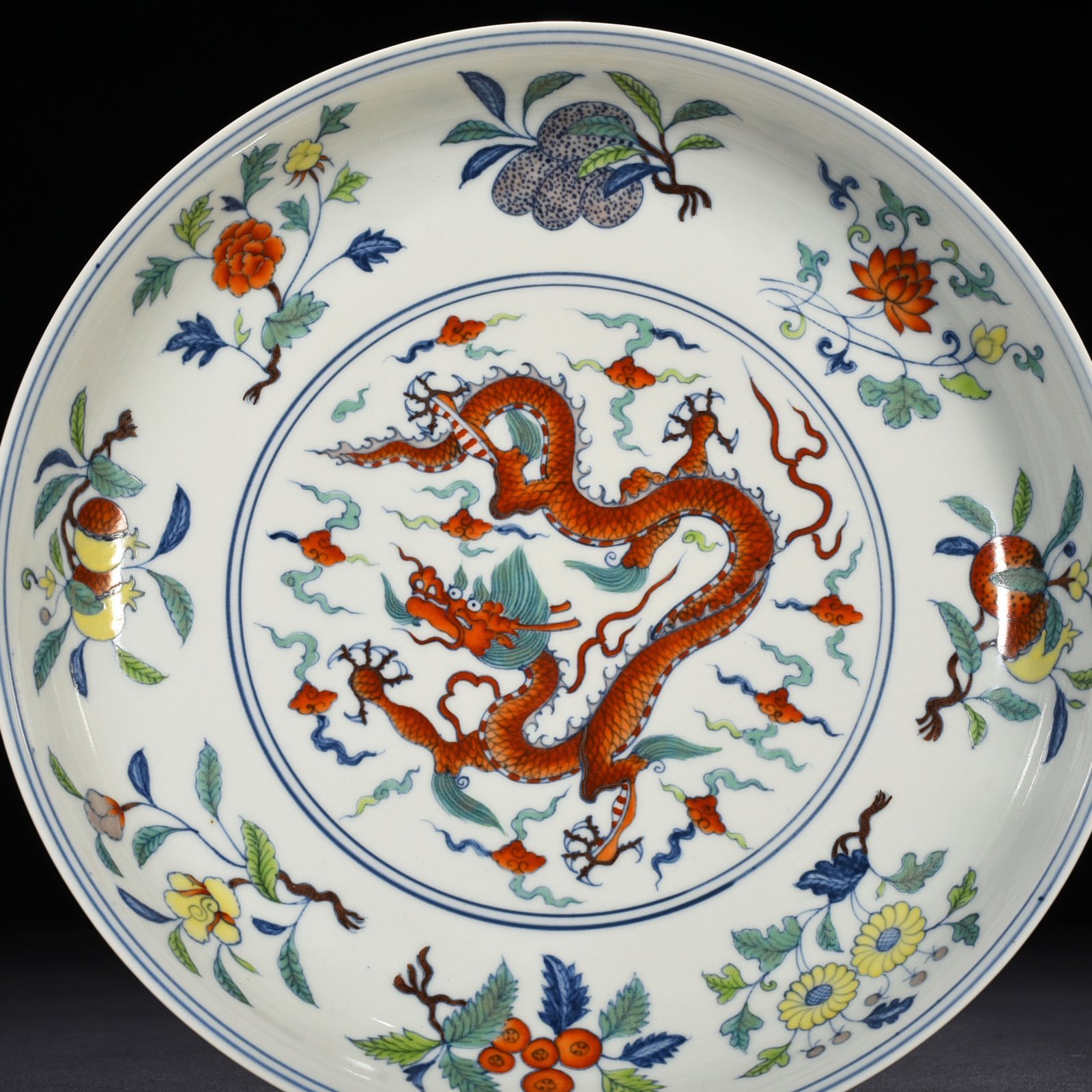 Ming Dynasty Chenghua Dou Cai purple folding branches flowers fruits and dragon pattern dish