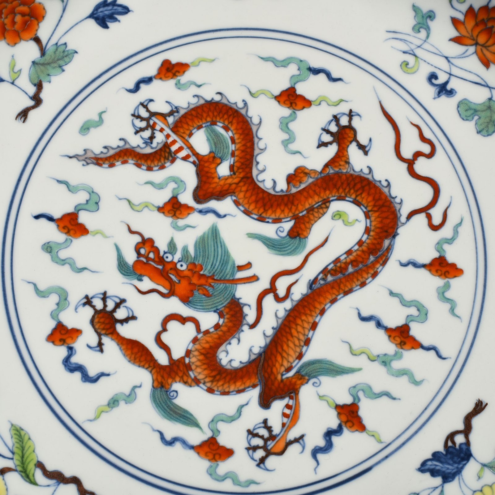 Ming Dynasty Chenghua Dou Cai purple folding branches flowers fruits and dragon pattern dish