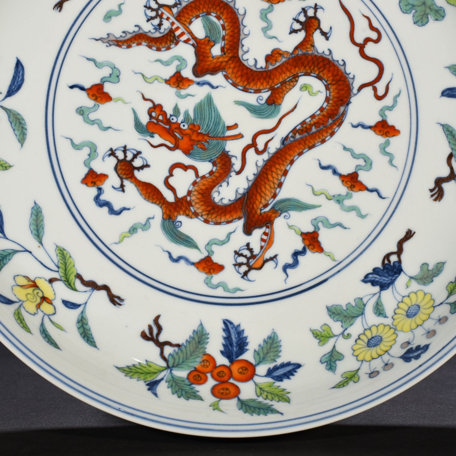 Ming Dynasty Chenghua Dou Cai purple folding branches flowers fruits and dragon pattern dish