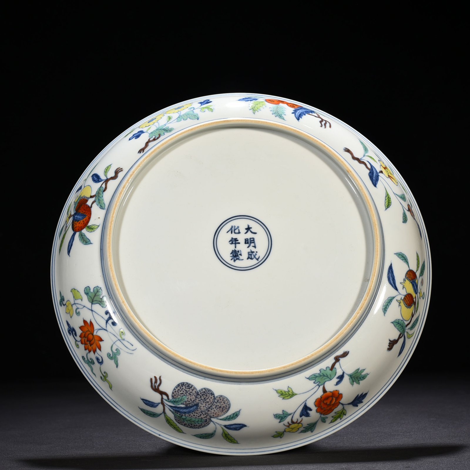 Ming Dynasty Chenghua Dou Cai purple folding branches flowers fruits and dragon pattern dish