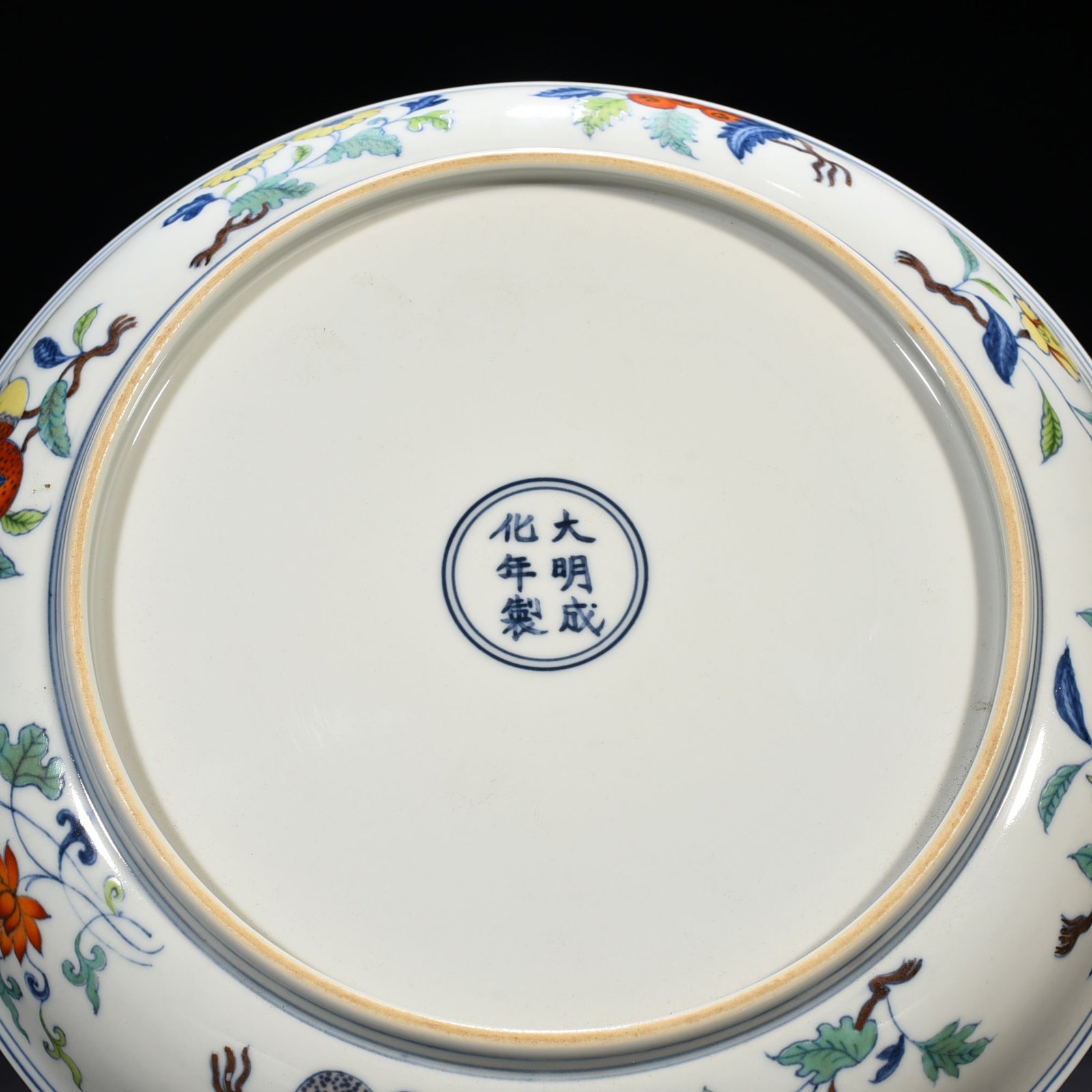 Ming Dynasty Chenghua Dou Cai purple folding branches flowers fruits and dragon pattern dish