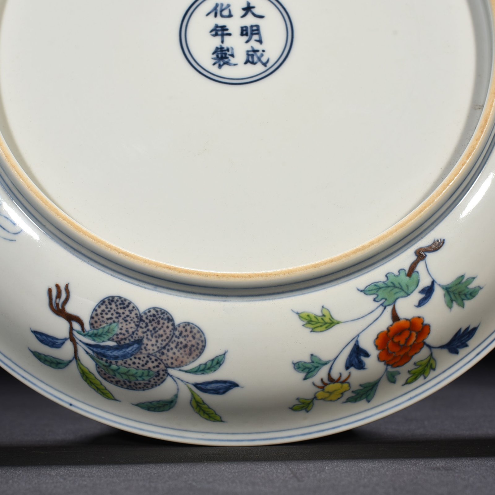 Ming Dynasty Chenghua Dou Cai purple folding branches flowers fruits and dragon pattern dish