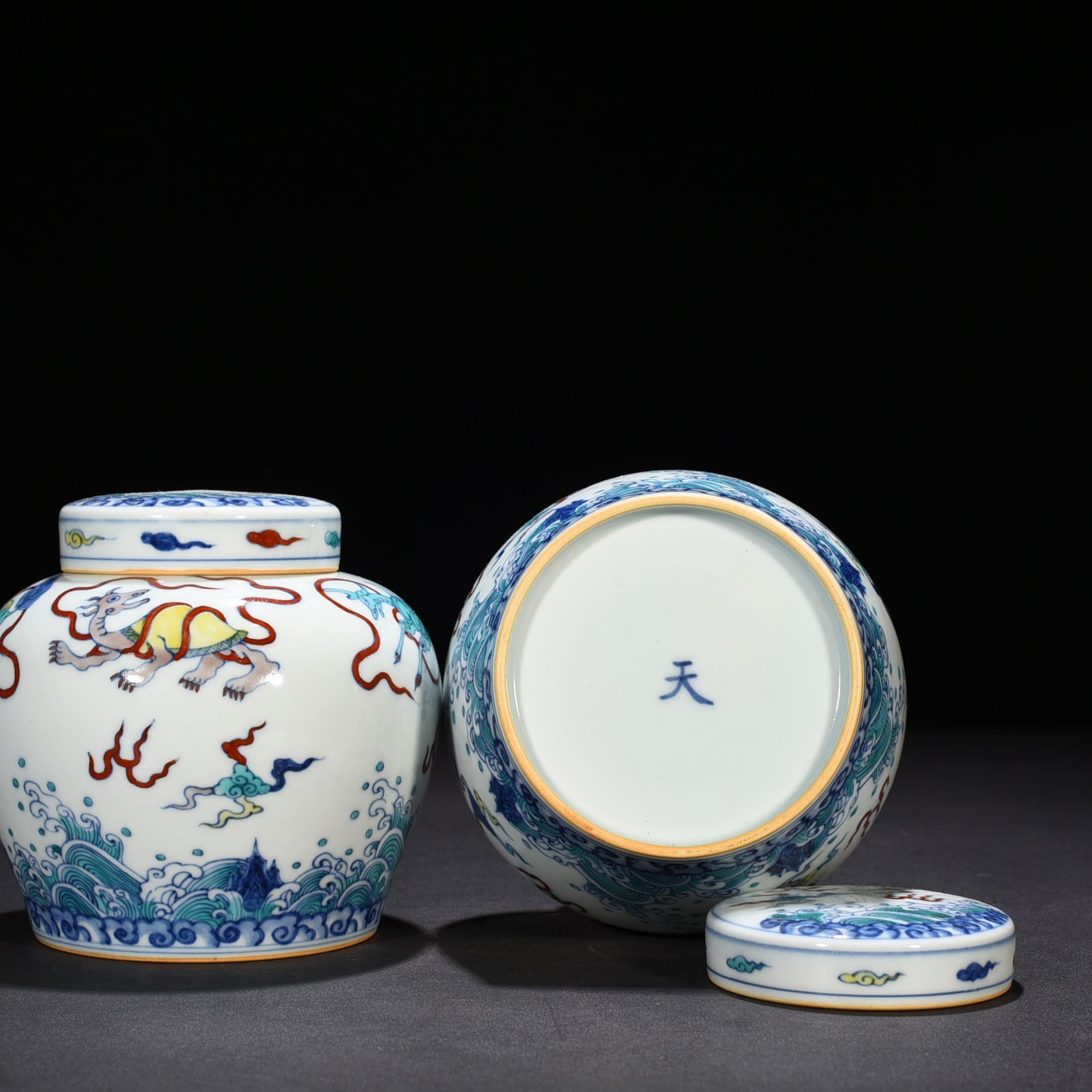 Ming Dynasty Chenghua Doucai colorful sea water auspicious animal pattern sky-shaped jar