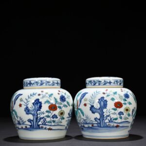 Ming Dynasty Chenghua Doucai colorful lake stone nine-autumn pattern sky-shaped jar