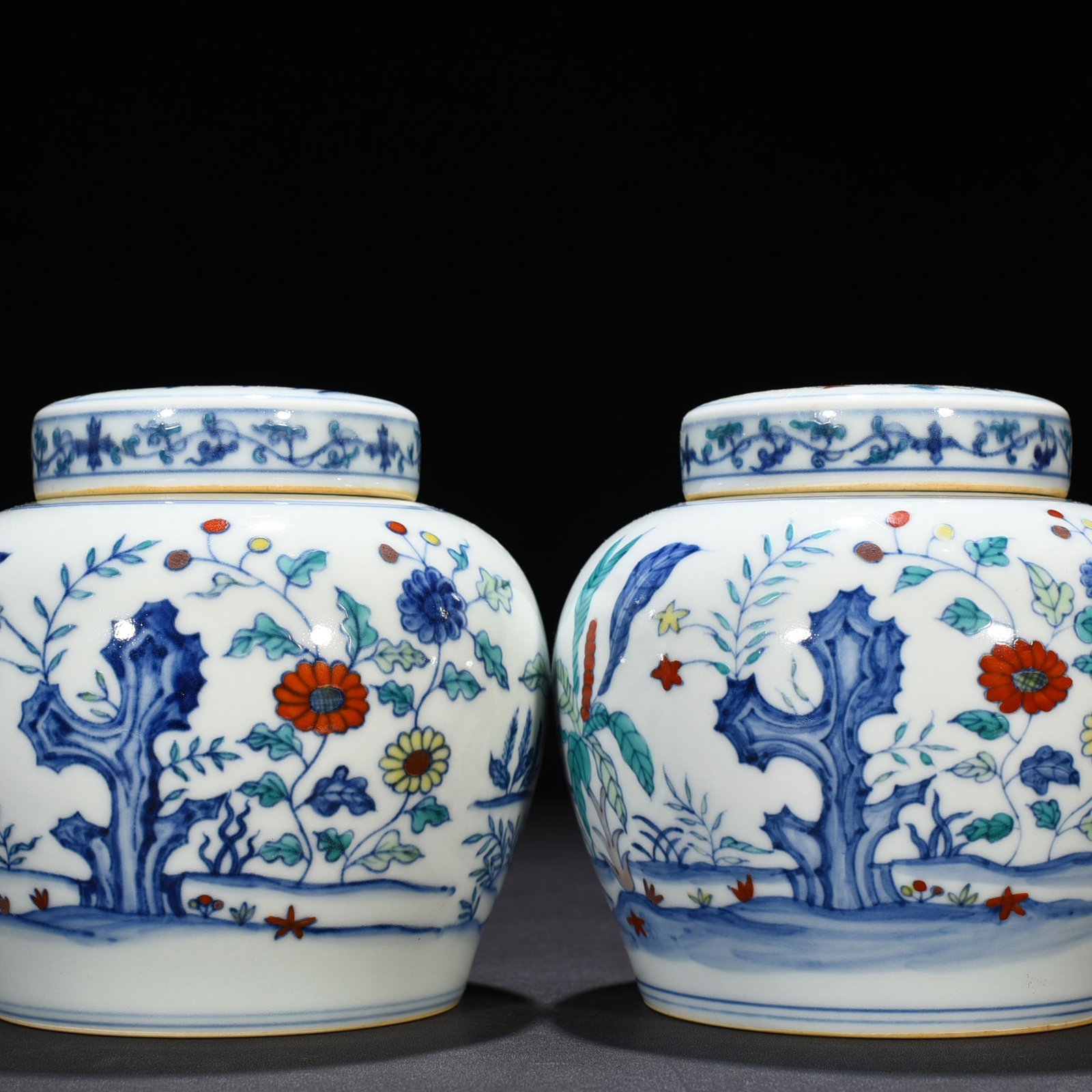 Ming Dynasty Chenghua Doucai colorful lake stone nine-autumn pattern sky-shaped jar