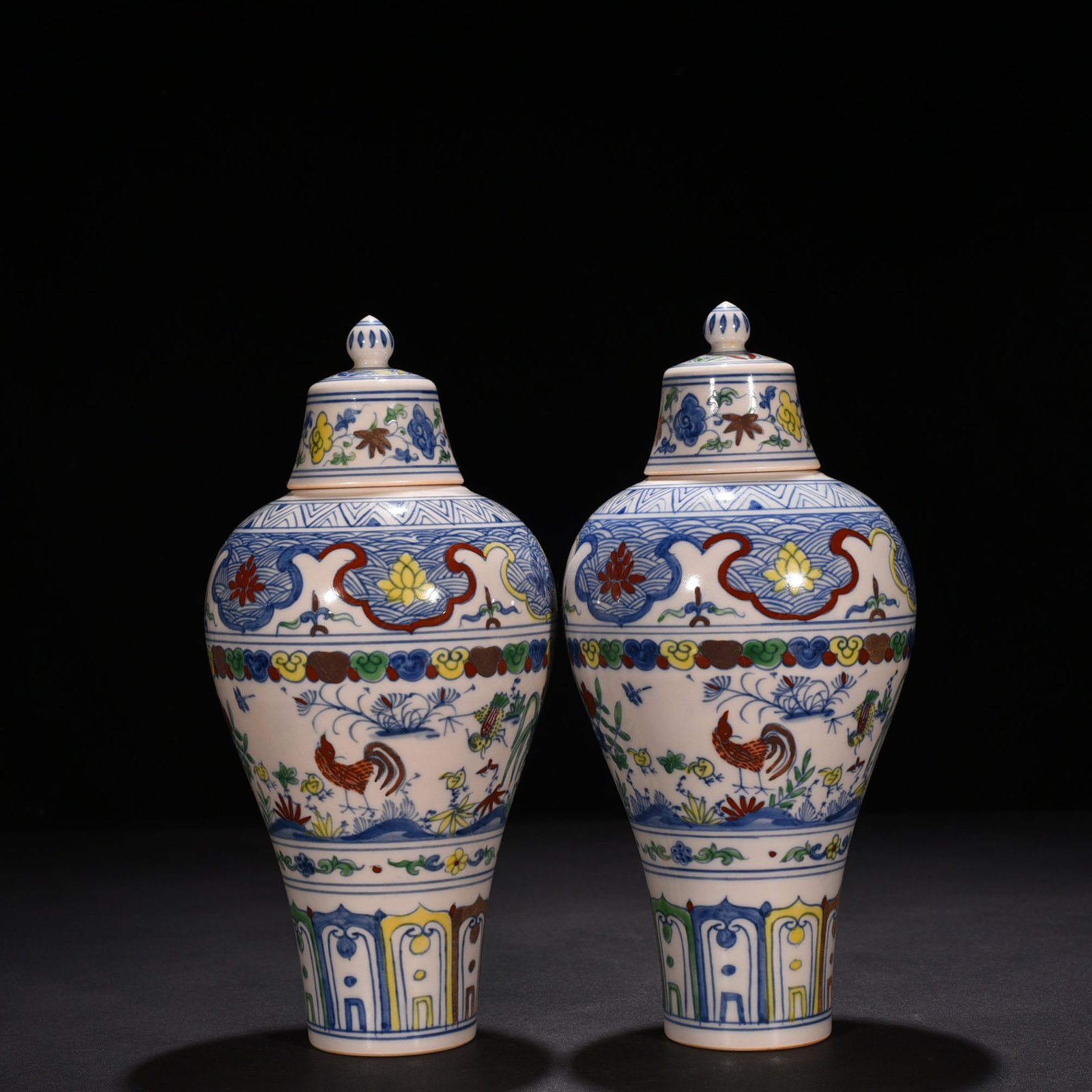 Ming Dynasty Chenghua doucai colorful family portrait chicken pattern plum vase