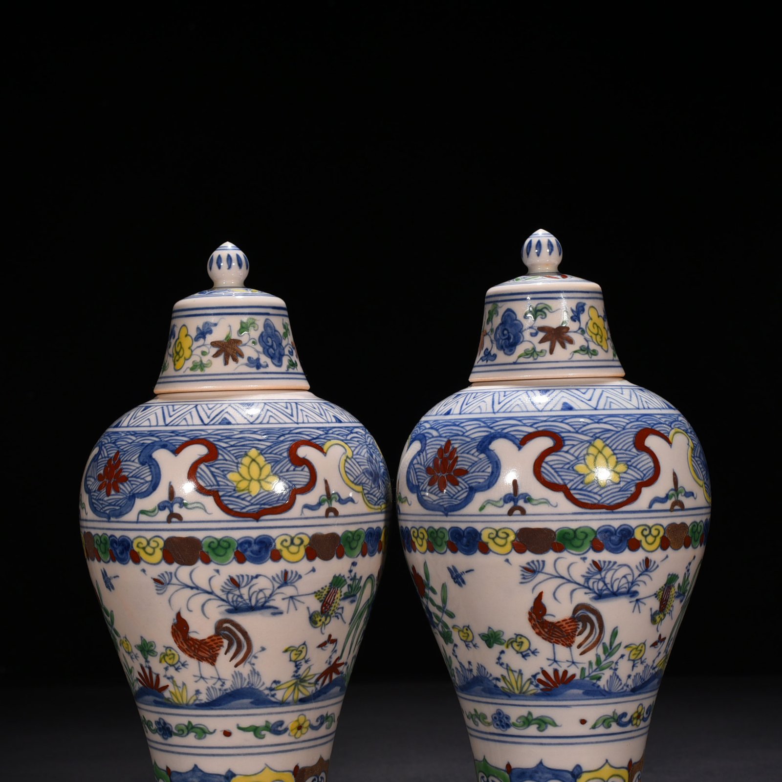Ming Dynasty Chenghua doucai colorful family portrait chicken pattern plum vase