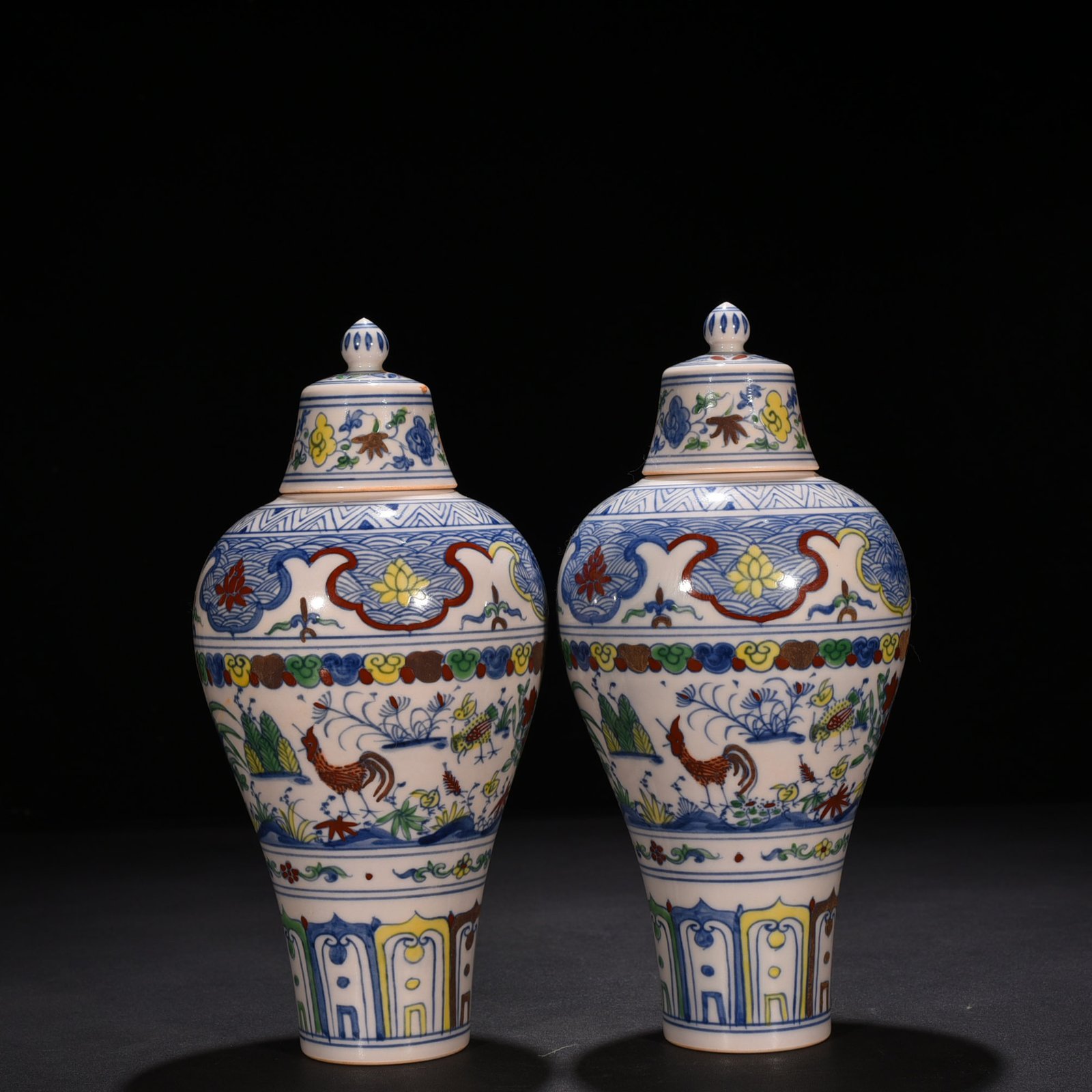 Ming Dynasty Chenghua doucai colorful family portrait chicken pattern plum vase