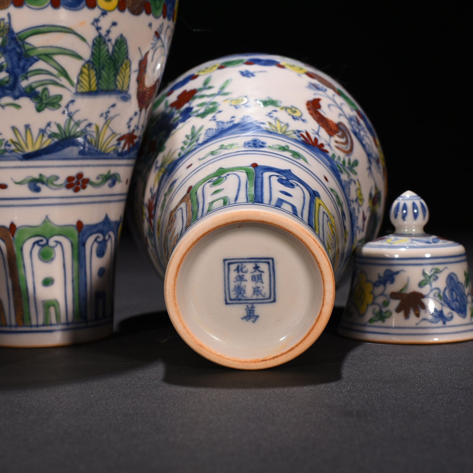 Ming Dynasty Chenghua doucai colorful family portrait chicken pattern plum vase