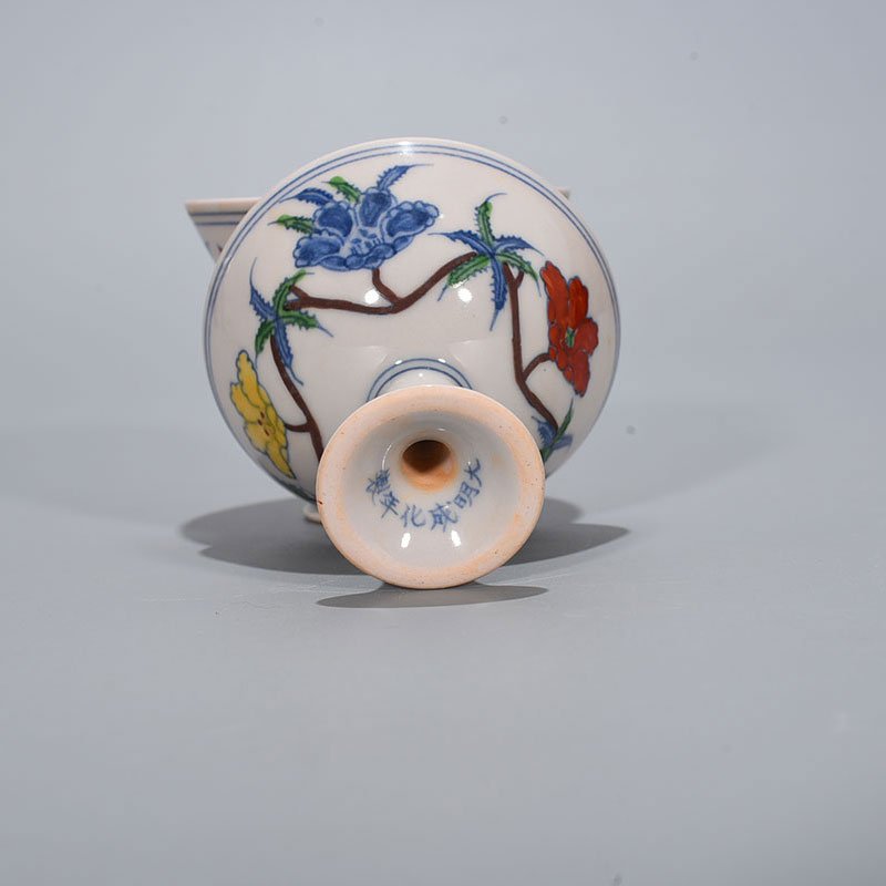 Ming Dynasty Chenghua doucai purple okra pattern stem cup