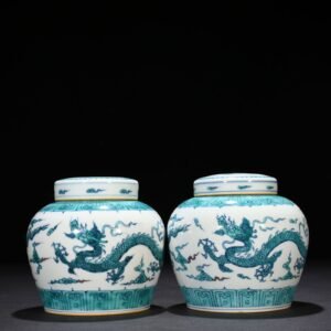Ming Dynasty Chenghua Doucai purple and green dragon pattern Tianzi jar