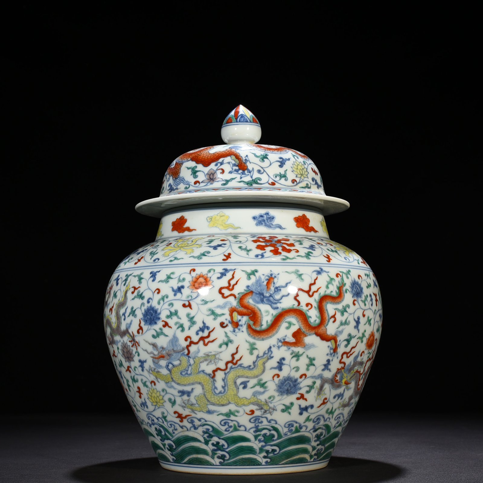 Ming Dynasty Chenghua Dou Cai purple wrapped branches and nine dragon pattern general jar