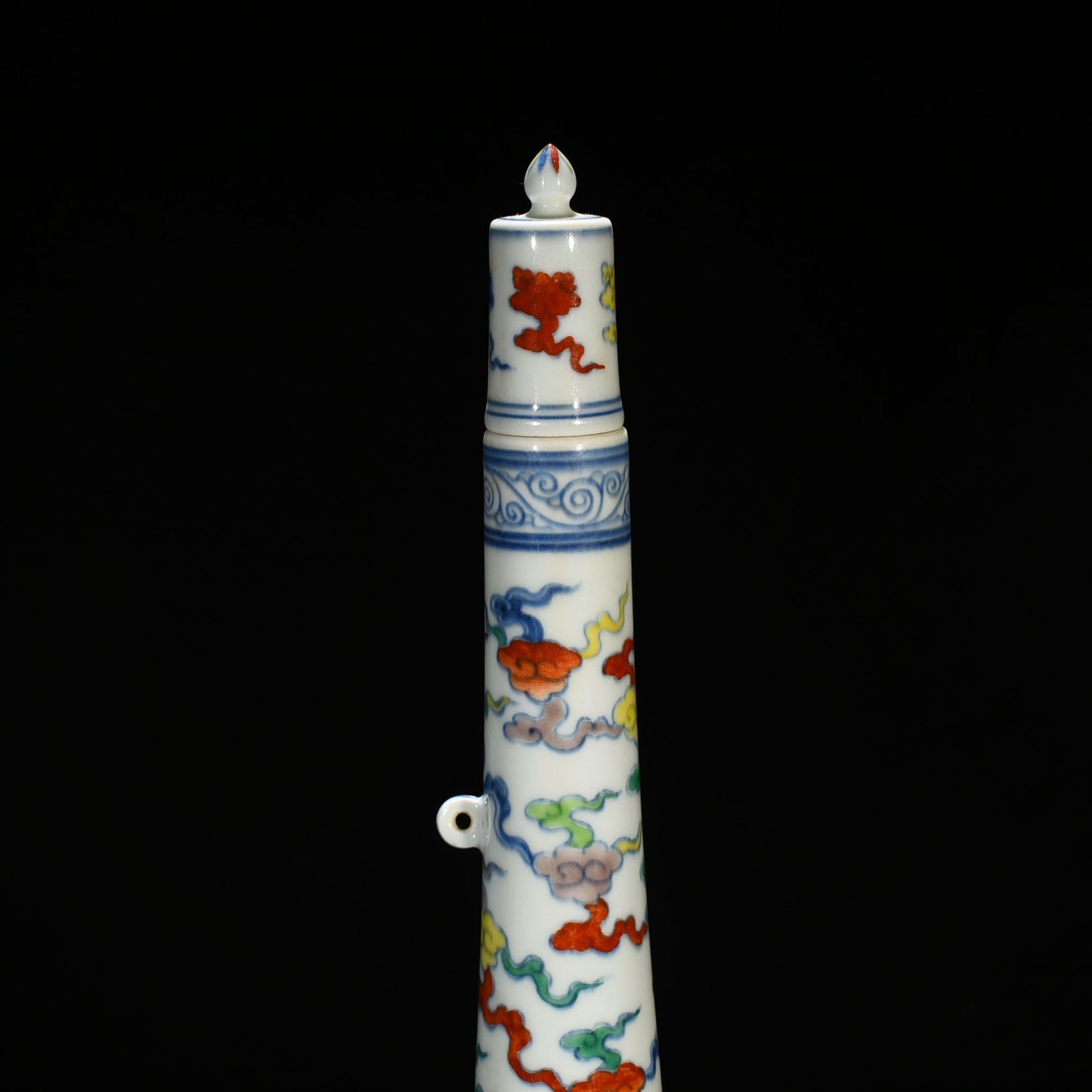 Ming Dynasty Chenghua Doucai purple and phoenix-patterned crane-neck vase