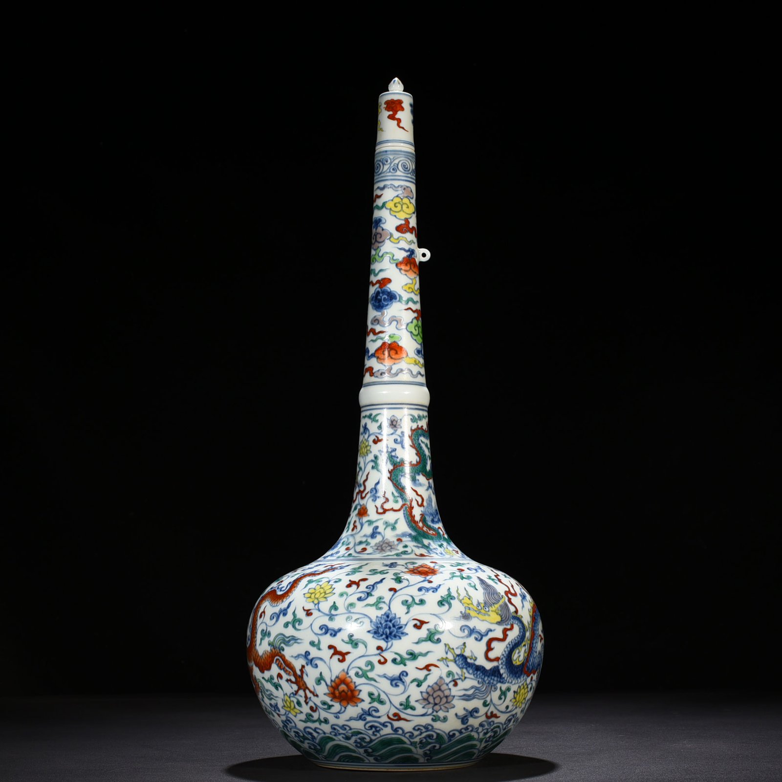 Ming Dynasty Chenghua doucai purple twining branches dragon pattern crane neck bottle