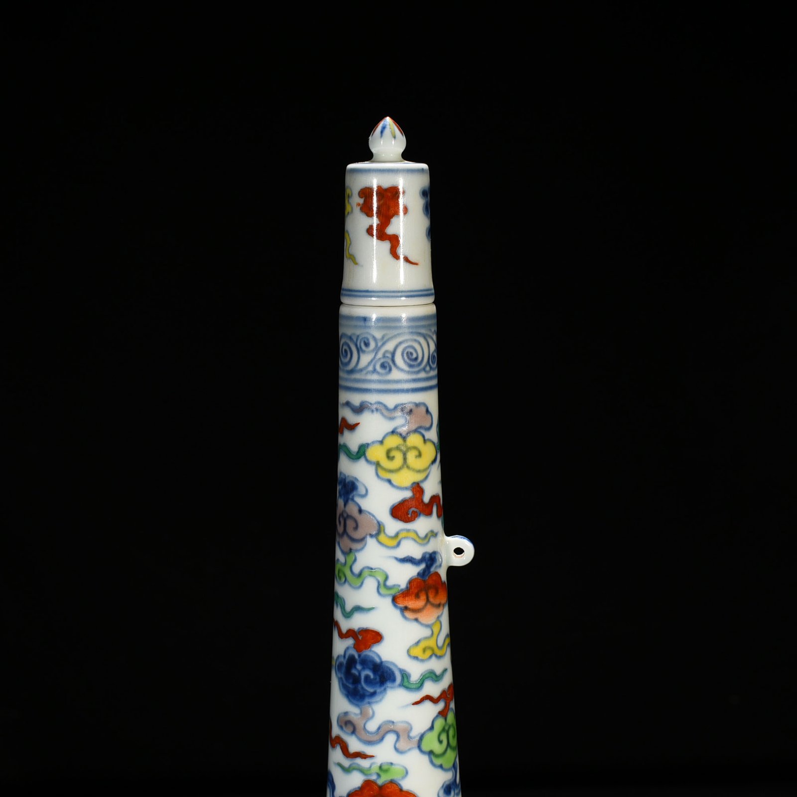 Ming Dynasty Chenghua doucai purple twining branches dragon pattern crane neck bottle