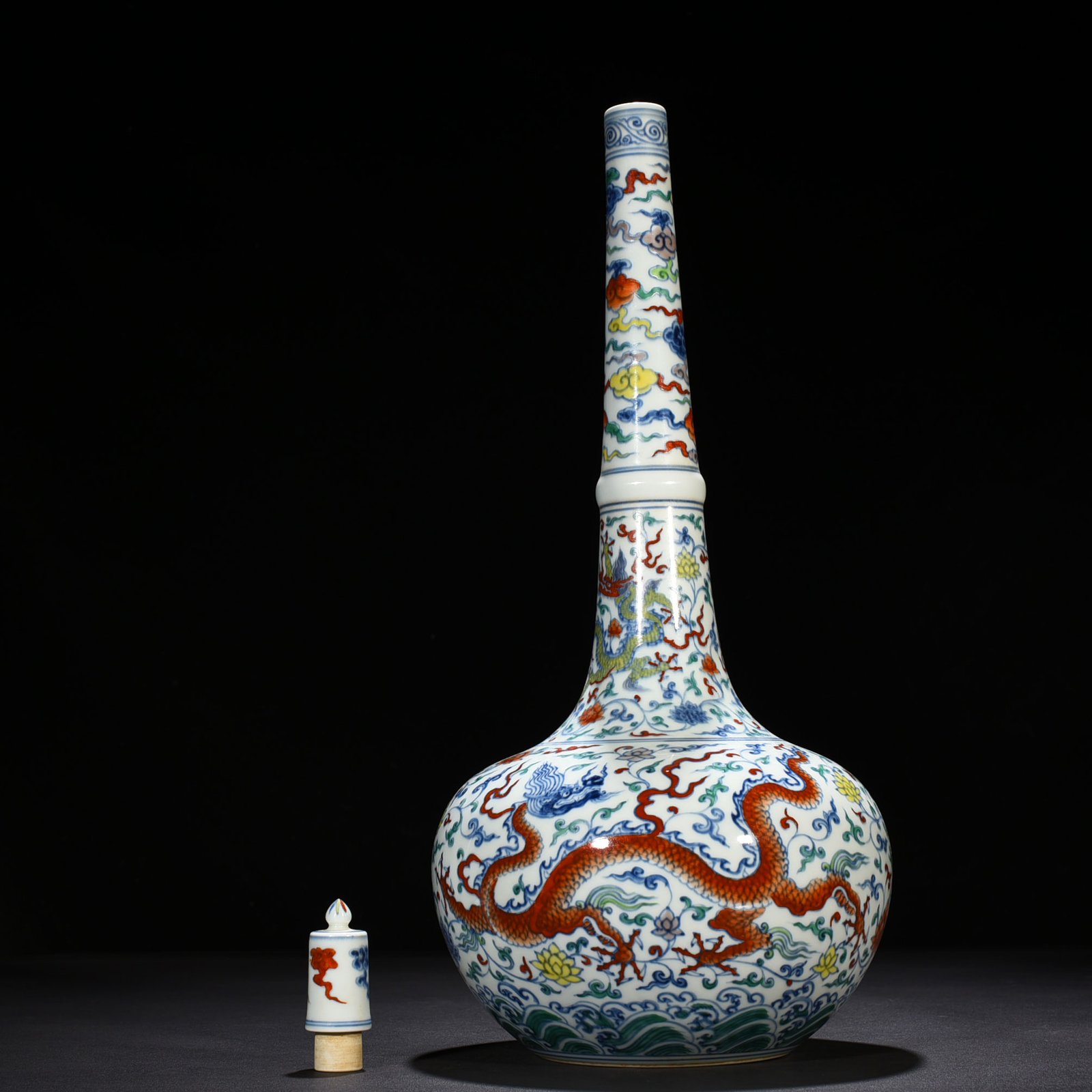 Ming Dynasty Chenghua doucai purple twining branches dragon pattern crane neck bottle