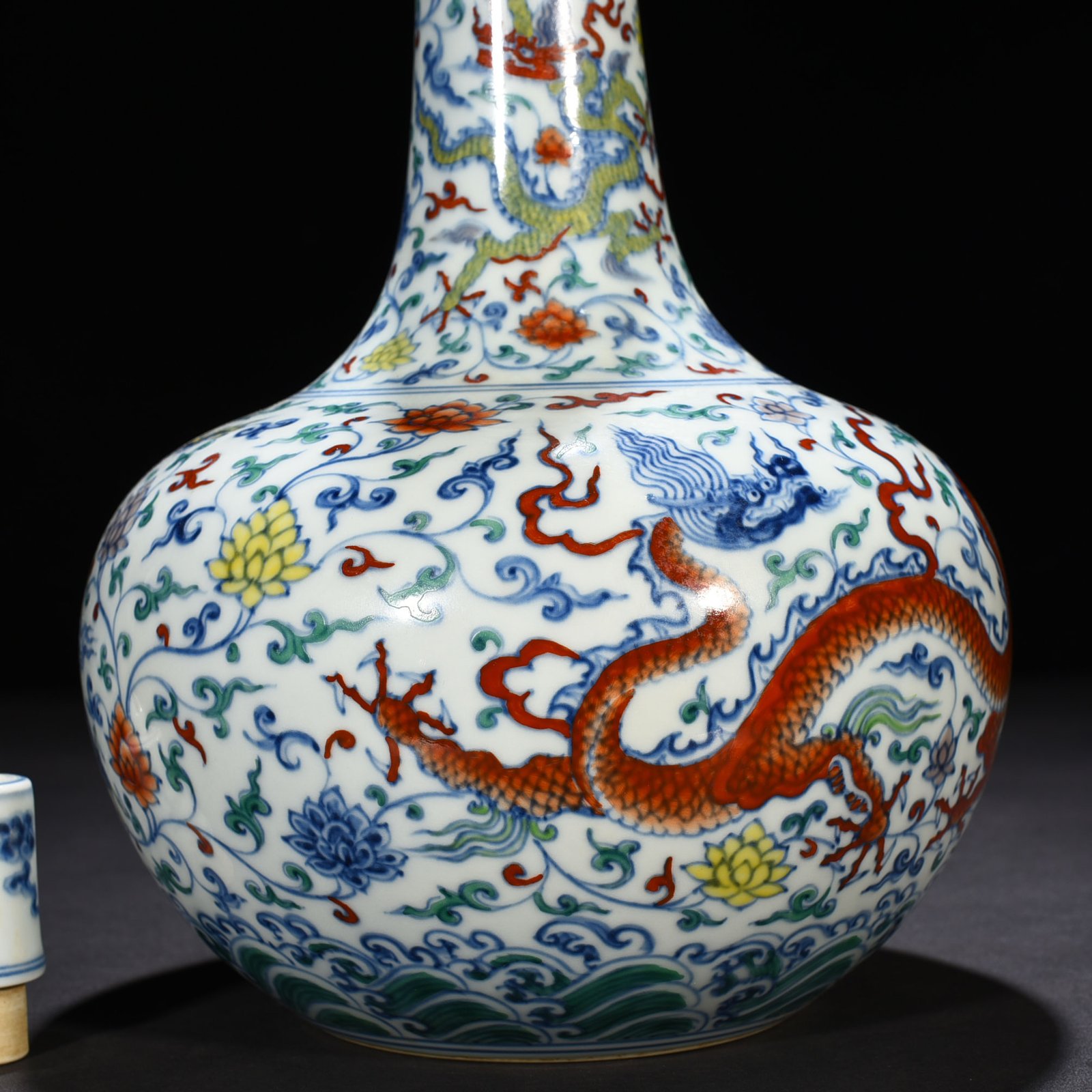 Ming Dynasty Chenghua doucai purple twining branches dragon pattern crane neck bottle