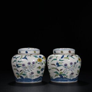 Ming Dynasty Chenghua Doucai purple flower pattern sky-shaped jar