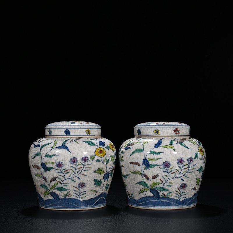 Ming Dynasty Chenghua Doucai purple flower pattern sky-shaped jar