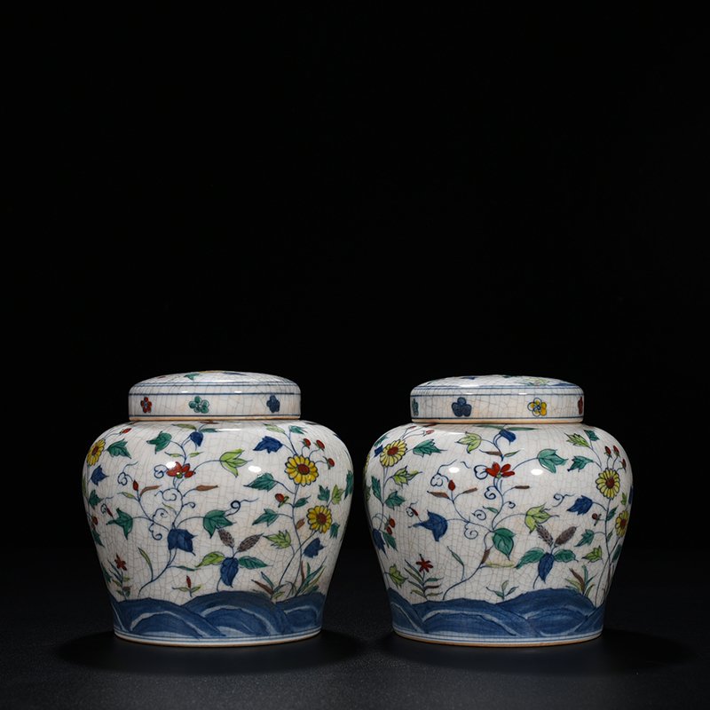 Ming Dynasty Chenghua Doucai purple flower pattern sky-shaped jar