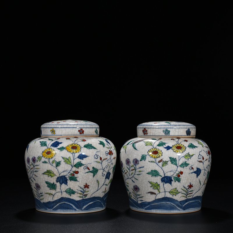 Ming Dynasty Chenghua Doucai purple flower pattern sky-shaped jar
