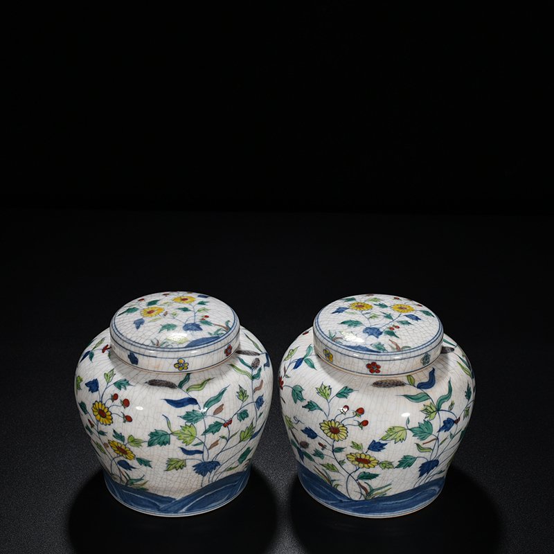 Ming Dynasty Chenghua Doucai purple flower pattern sky-shaped jar