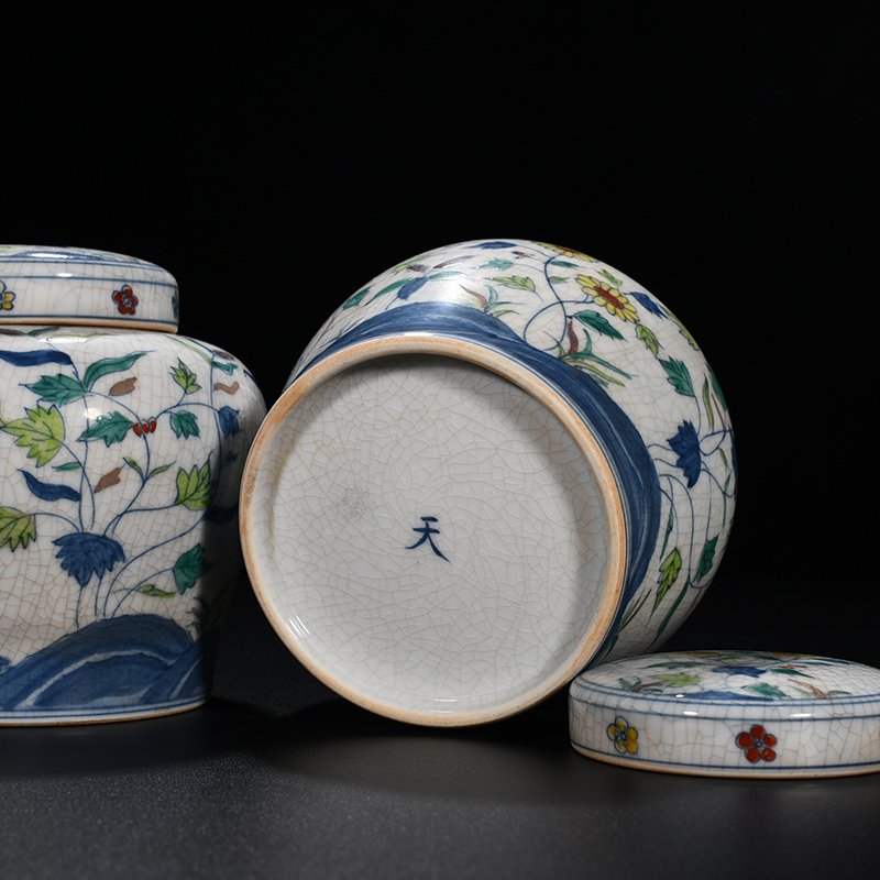 Ming Dynasty Chenghua Doucai purple flower pattern sky-shaped jar