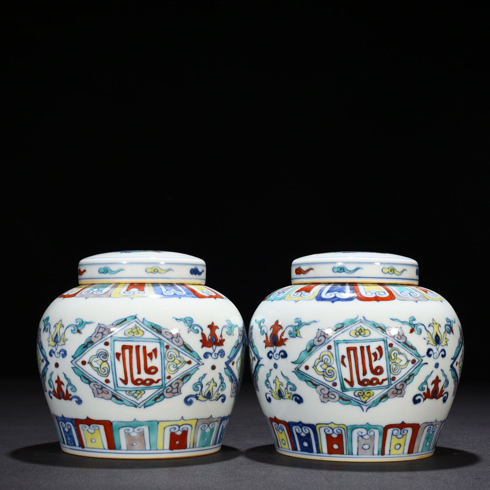 Ming Dynasty Chenghua Dou Cai purple floral Arabic pattern sky jar