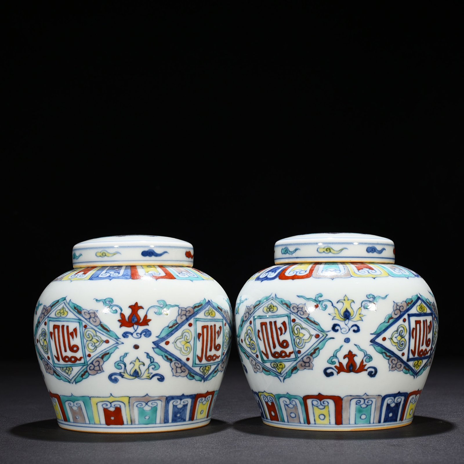Ming Dynasty Chenghua Dou Cai purple floral Arabic pattern sky jar