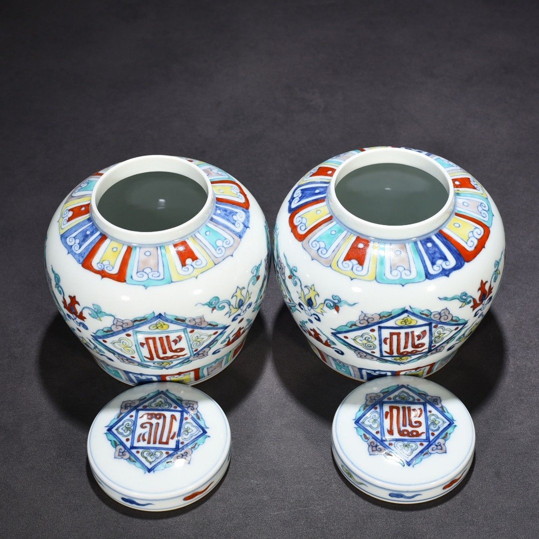 Ming Dynasty Chenghua Dou Cai purple floral Arabic pattern sky jar