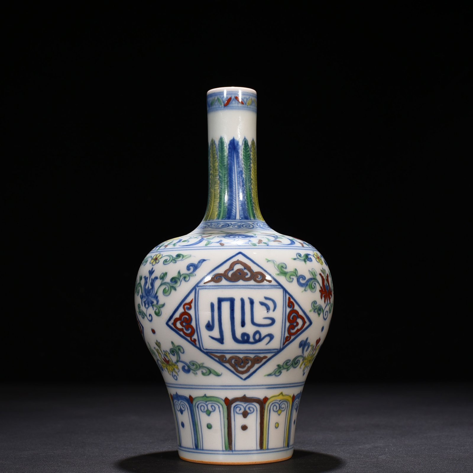 Ming Dynasty Chenghua Doucai purple flower Arabic pattern rattle bottle
