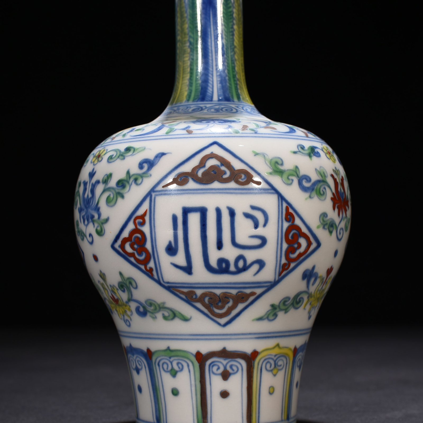 Ming Dynasty Chenghua Doucai purple flower Arabic pattern rattle bottle