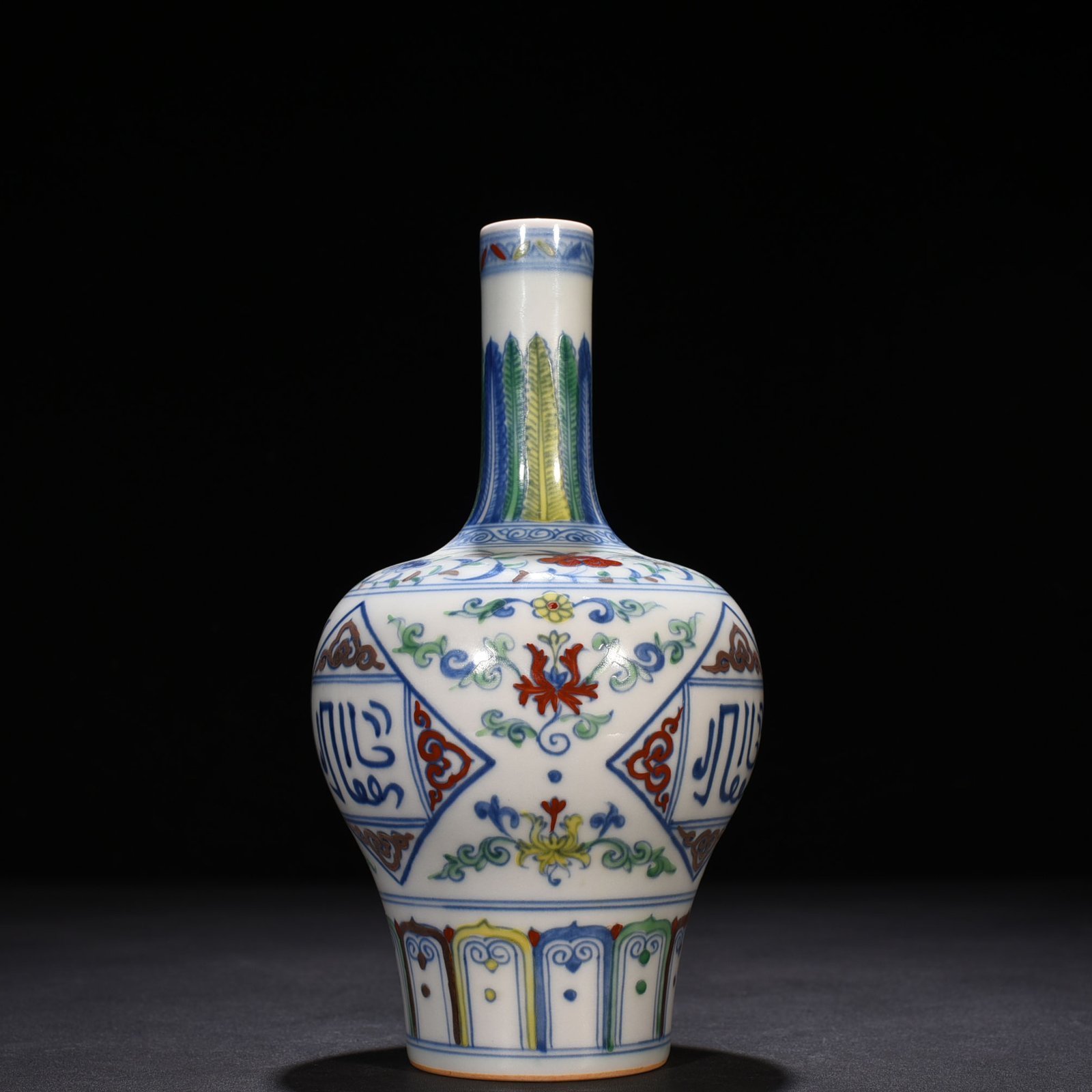 Ming Dynasty Chenghua Doucai purple flower Arabic pattern rattle bottle