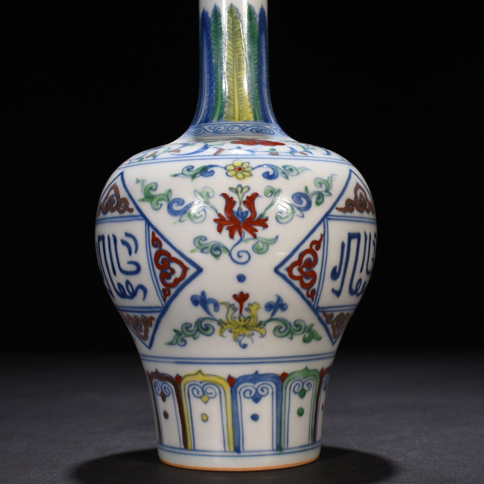 Ming Dynasty Chenghua Doucai purple flower Arabic pattern rattle bottle