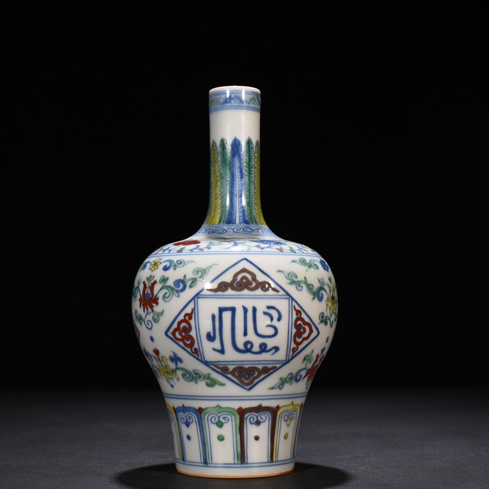 Ming Dynasty Chenghua Doucai purple flower Arabic pattern rattle bottle