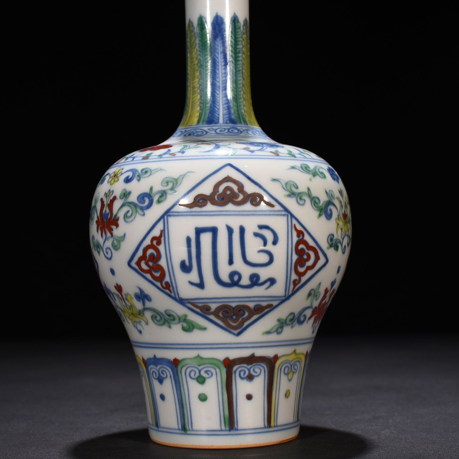 Ming Dynasty Chenghua Doucai purple flower Arabic pattern rattle bottle