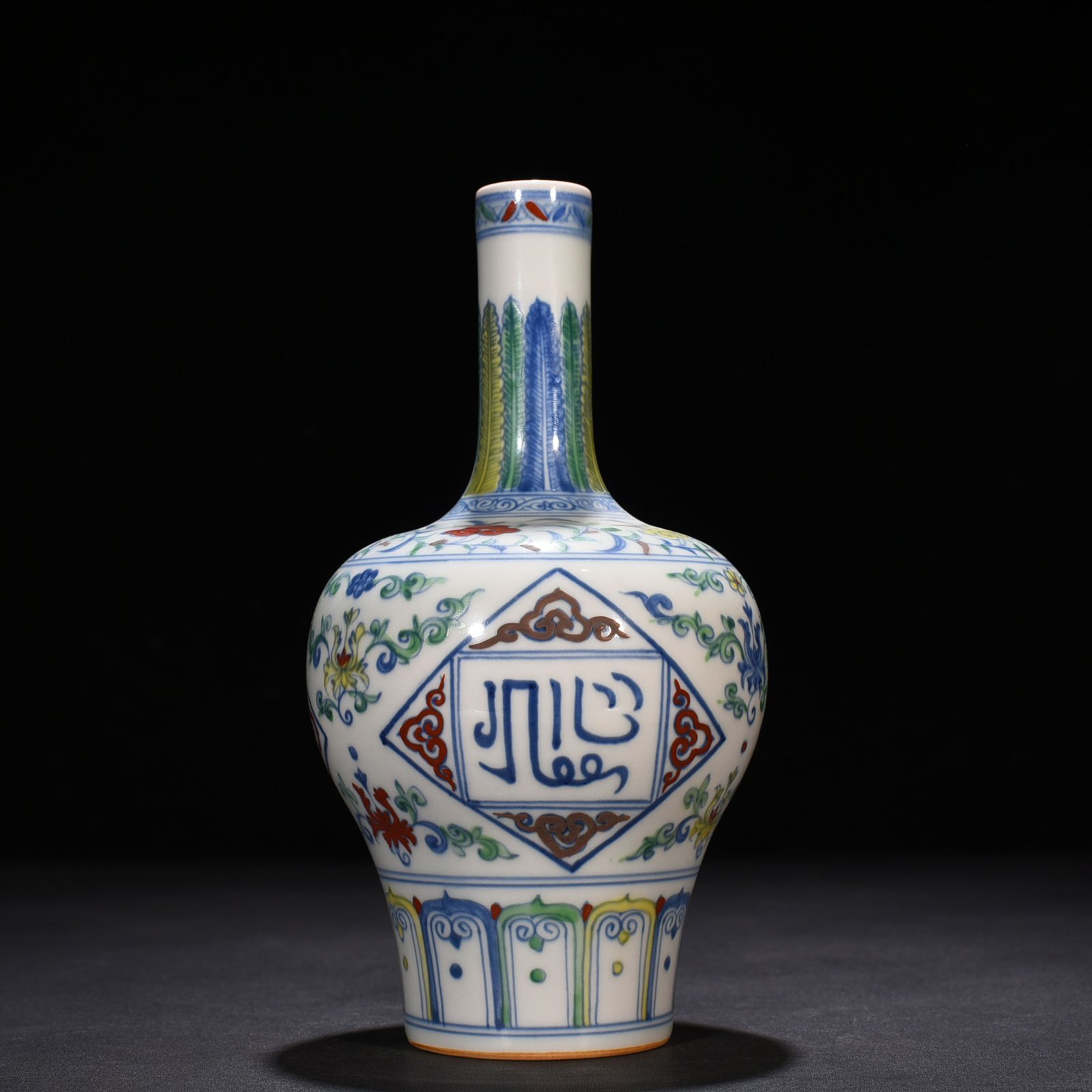 Ming Dynasty Chenghua Doucai purple flower Arabic pattern rattle bottle