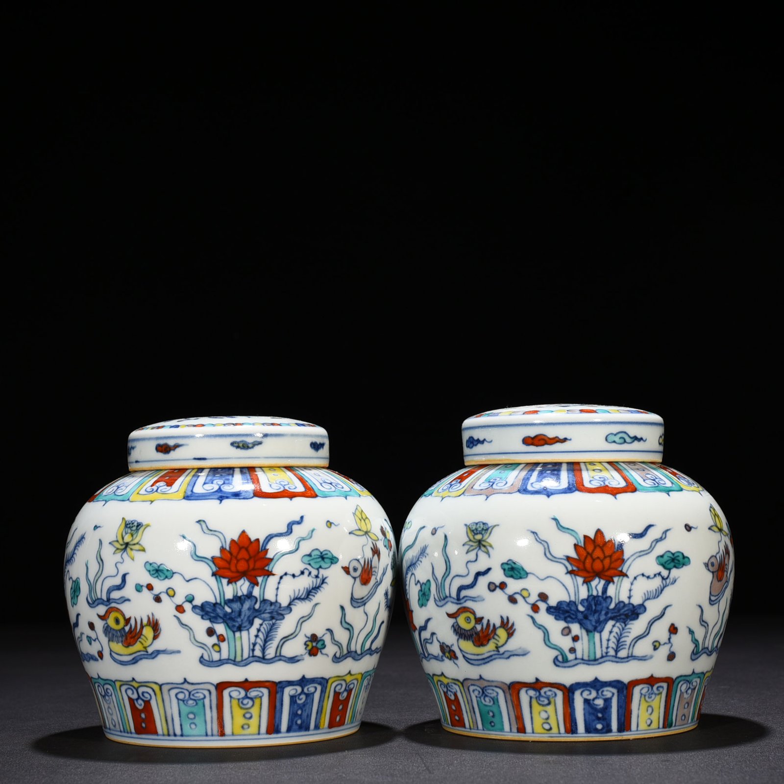 Ming Dynasty Chenghua Doucai Colorful Purple Lotus Pond Mandarin Duck Pattern Tianzi Jar