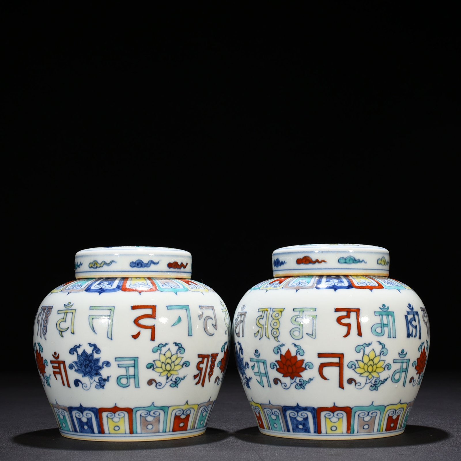 Ming Dynasty Chenghua Dou Colorful Purple Lotus Sanskrit Tianzi Jar