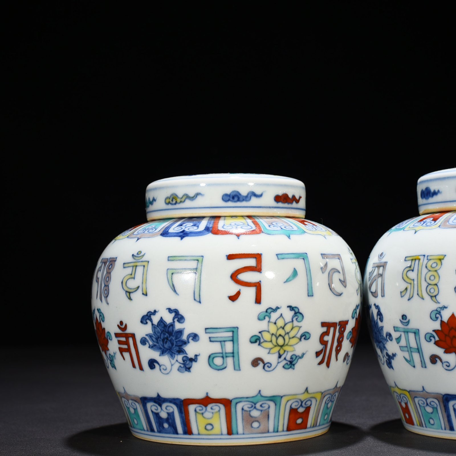 Ming Dynasty Chenghua Dou Colorful Purple Lotus Sanskrit Tianzi Jar